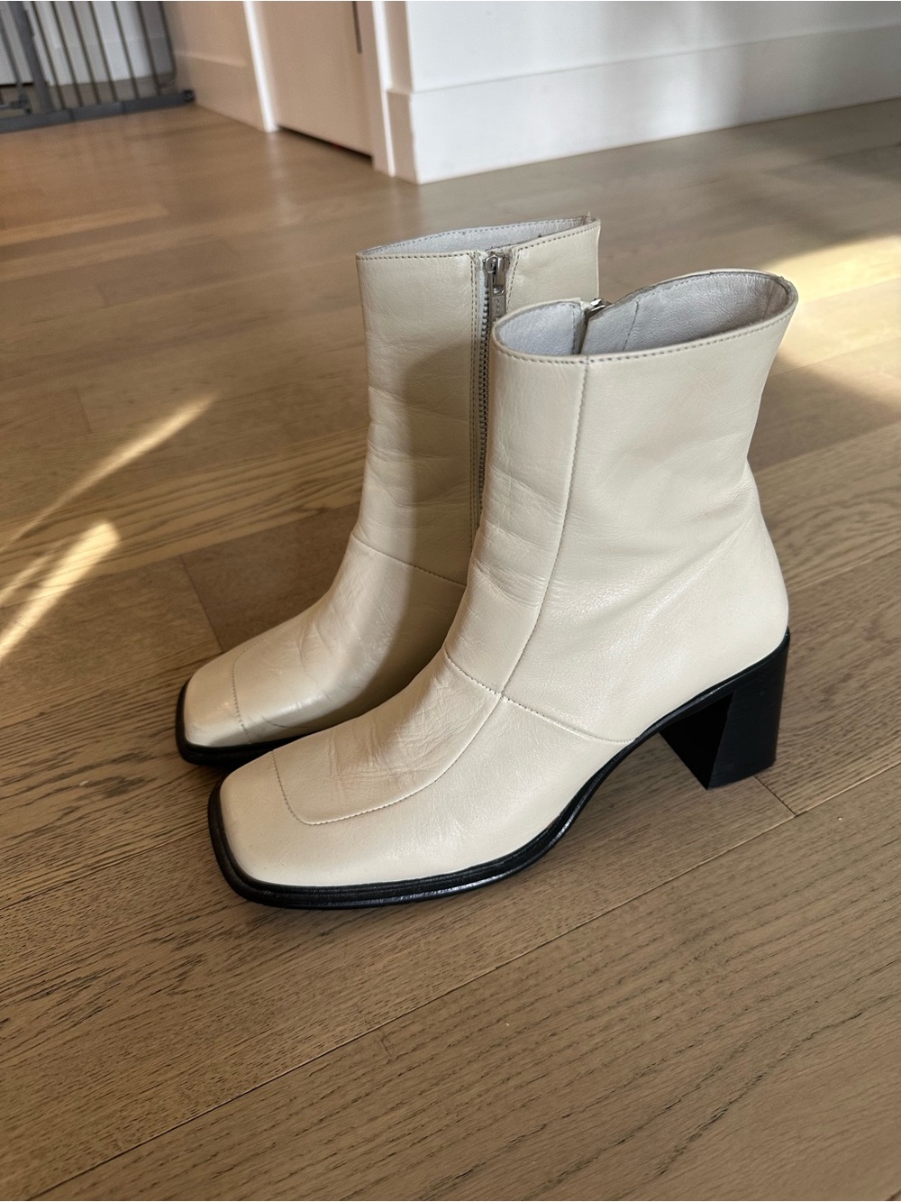 L'INTERVALLE Cream Leather Ankle Boots